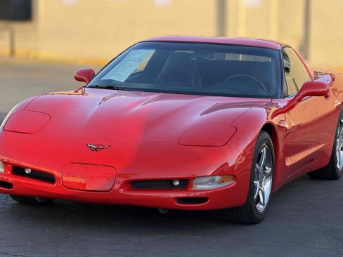 Used 2000 Chevrolet Corvette Coupe w/ Memory Pkg RWD image 3