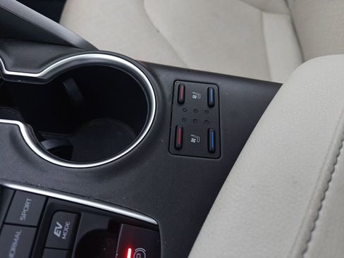 Used 2023 Toyota Camry XLE w/ Navigation Package image 9