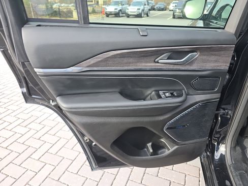 Used 2022 Jeep Grand Cherokee Overland image 15