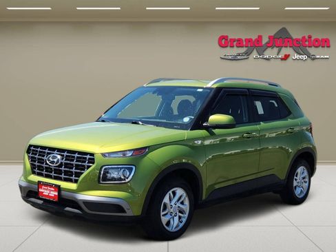 Used 2020 Hyundai Venue SEL FWD image 3