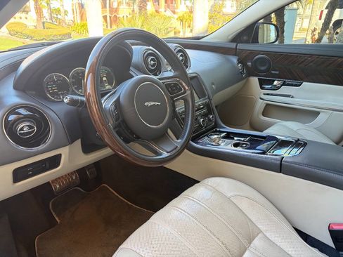 Used 2013 Jaguar XJ L Ultimate image 60