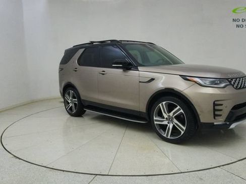 Used 2024 Land Rover Discovery Metropolitan Edition AWD/4WD image 72