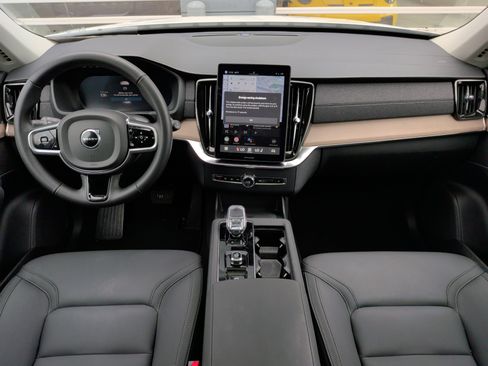 Used 2025 Volvo XC90 B6 Plus image 19