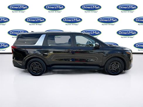 Used 2025 Kia Carnival FWD image 8
