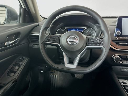 Used 2025 Nissan Altima 2.5 SV image 17