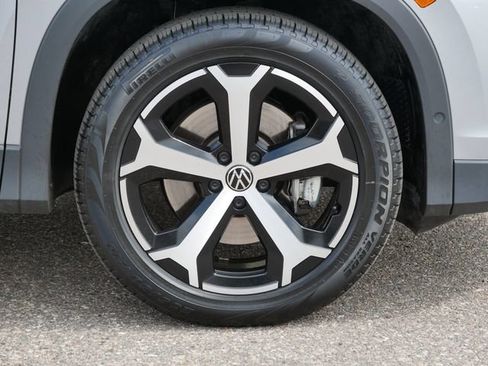 Certified 2025 Volkswagen Tiguan SE AWD/4WD image 9