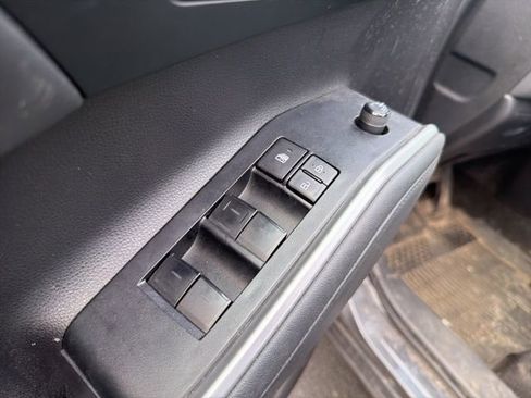 Used 2023 Toyota Highlander XLE image 17