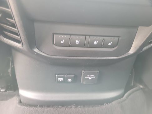 Used 2024 Toyota Tundra Platinum AWD/4WD image 29