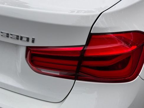 Used 2018 BMW 330i xDrive Sedan w/ Executive Package AWD/4WD image 7