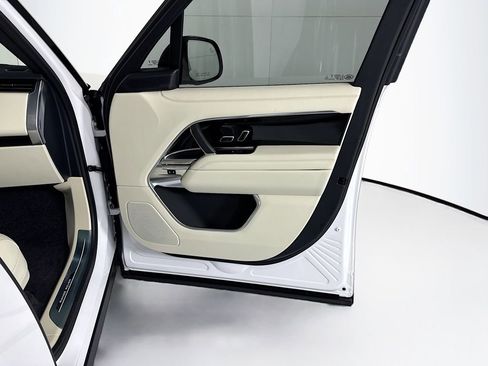 New 2026 Land Rover Range Rover SE image 27