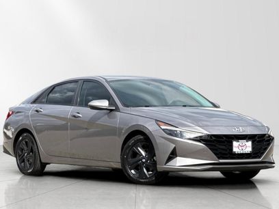 Used 2022 Hyundai Elantra SEL w/ Preferred Accessory Package