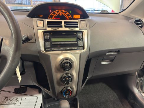 Used 2011 Toyota Yaris 4-Door Hatchback w/ Convenience Pkg FWD image 19