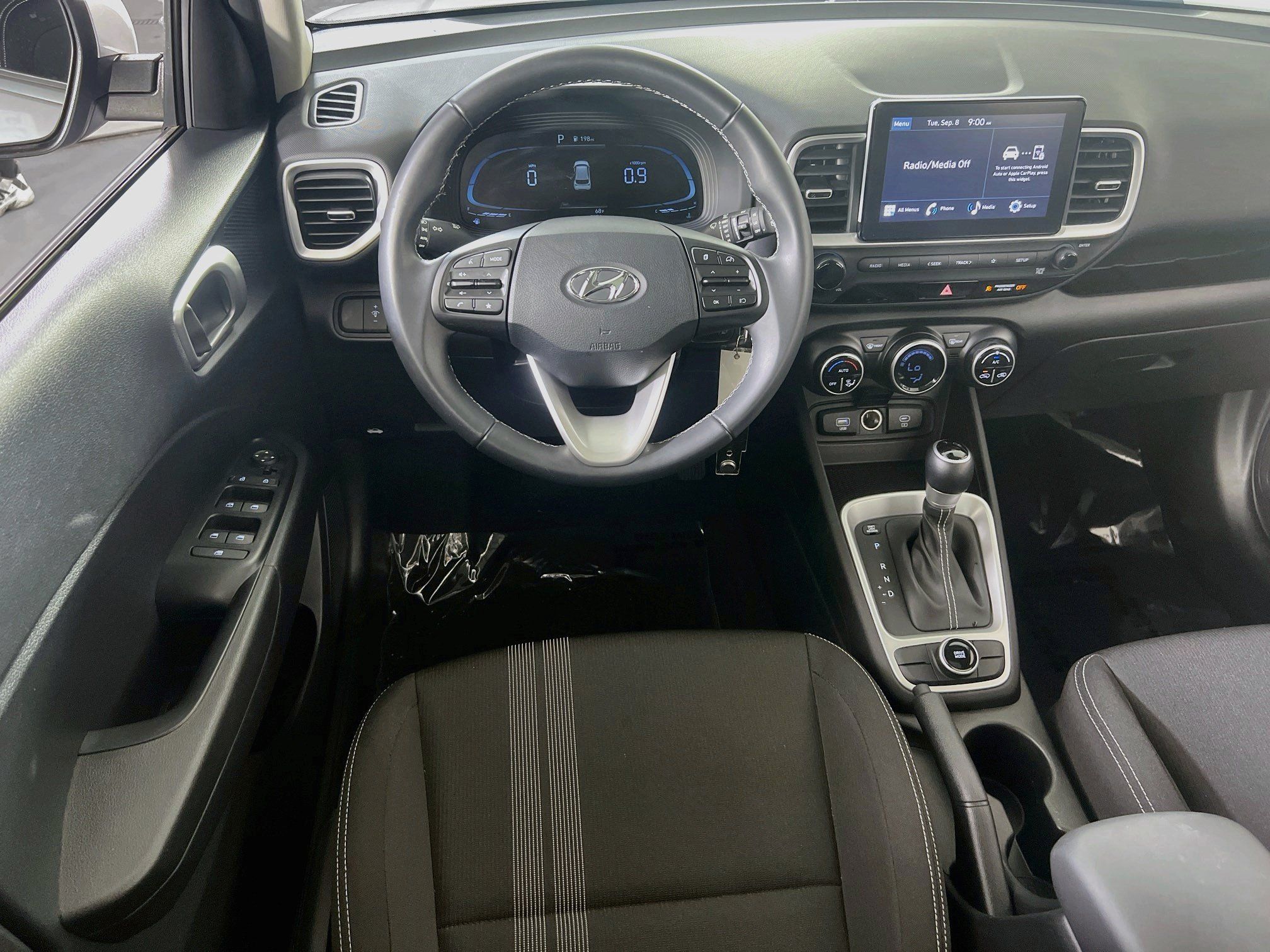Used 2023 Hyundai Venue SEL w/ Cargo Package FWD image 20