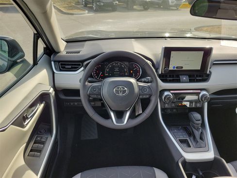 Used 2025 Toyota RAV4 XLE image 12