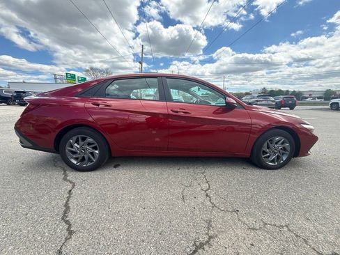 Used 2024 Hyundai Elantra SEL FWD image 4