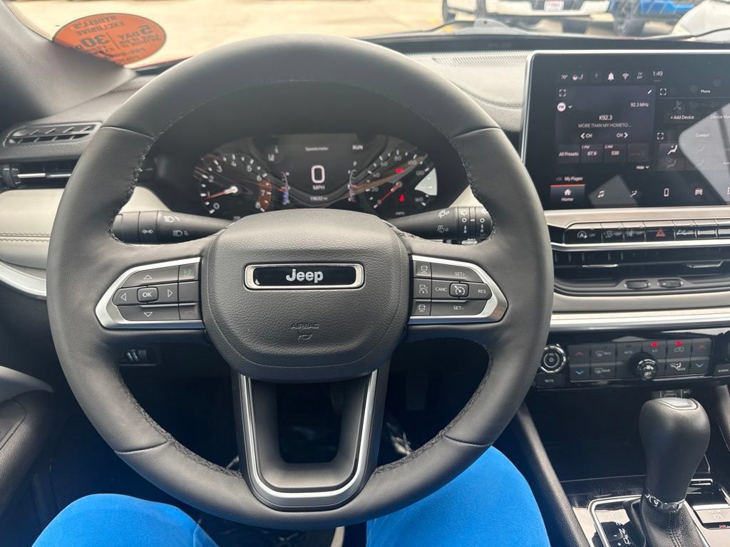 Used 2025 Jeep Compass Limited AWD/4WD image 10