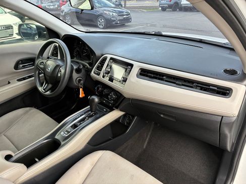Used 2018 Honda HR-V LX image 30