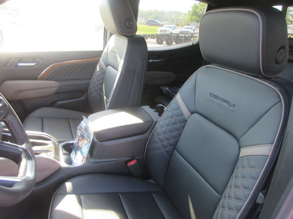 New 2026 GMC Canyon Denali AWD/4WD image 12