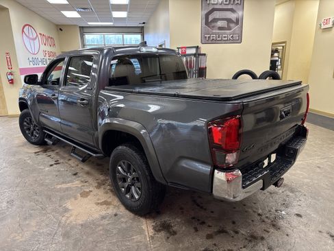 Used 2023 Toyota Tacoma SR5 w/ Black Out Package (TMS) AWD/4WD image 7