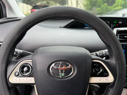 Used 2017 Toyota Prius Four w/ Carpet Mat Package FWD image 23