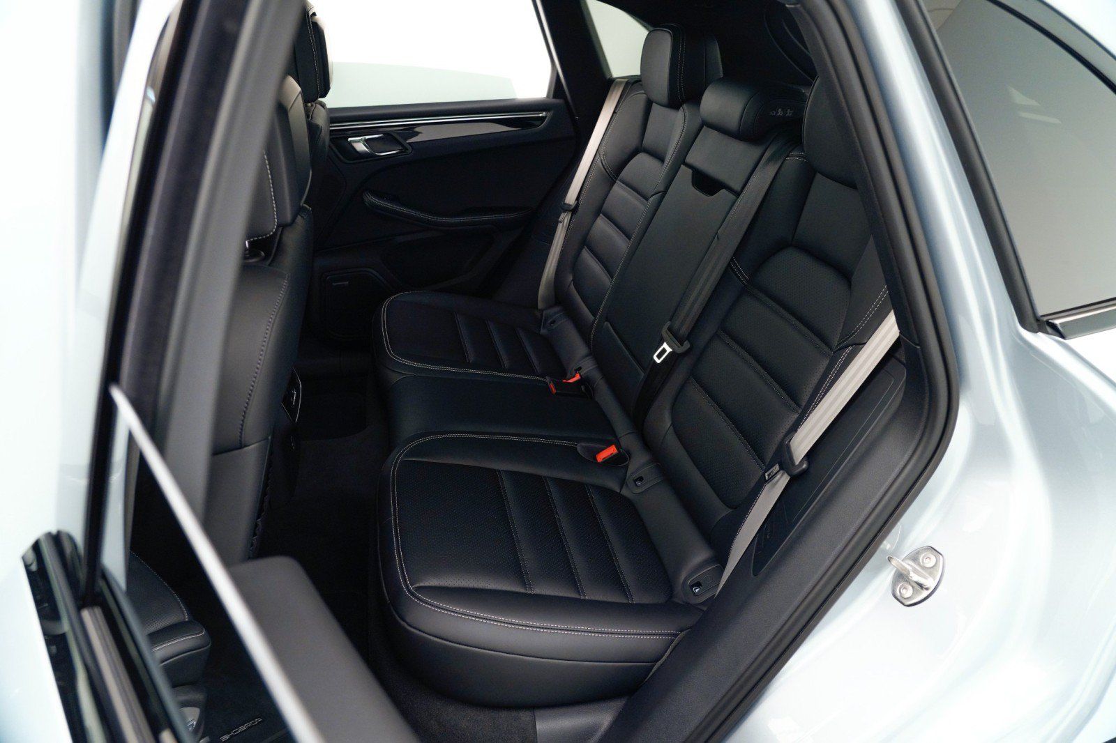 Used 2026 Porsche Macan S AWD/4WD image 30