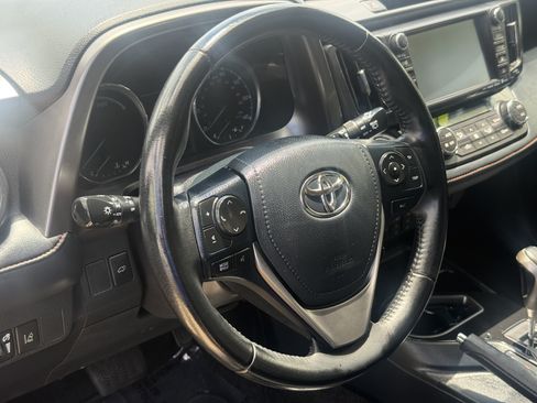 Used 2018 Toyota RAV4 SE AWD/4WD image 12