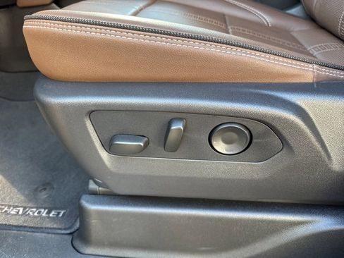 Used 2025 Chevrolet Tahoe High Country image 17