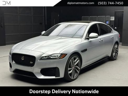 Used 2018 Jaguar XF S RWD image 1