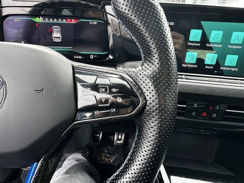 Used 2024 Volkswagen Golf R 2.0T image 28