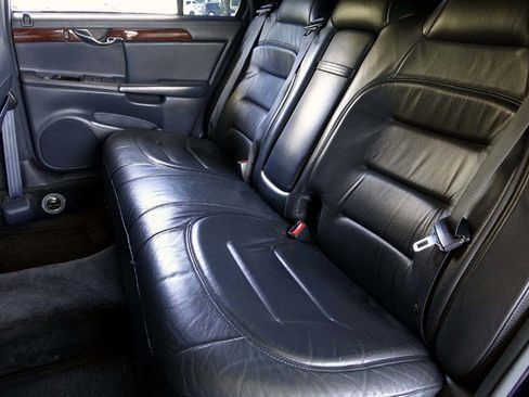 Used 2001 Cadillac De Ville Limousine FWD image 16