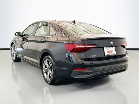 Used 2024 Volkswagen Jetta SE image 6