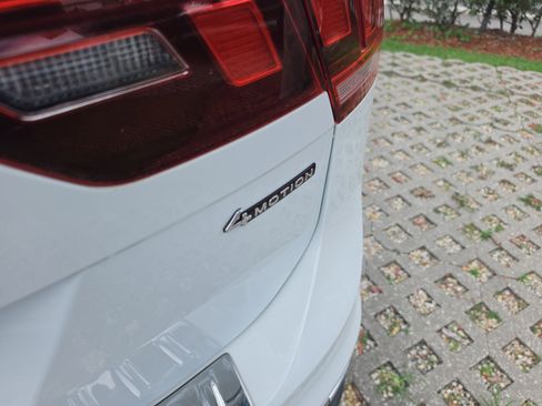 Used 2022 Volkswagen Tiguan SE image 6