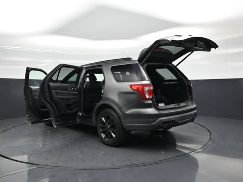 Used 2018 Ford Explorer XLT w/ Equipment Group 202A FWD image 33