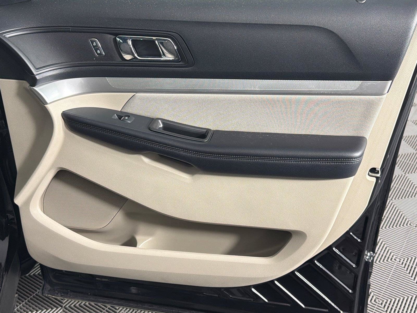 Used 2018 Ford Explorer FWD image 14