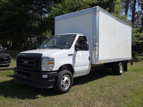 Used 2024 Ford E-350 and Econoline 350 Super Duty w/ Power Windows & Locks Group RWD image 4