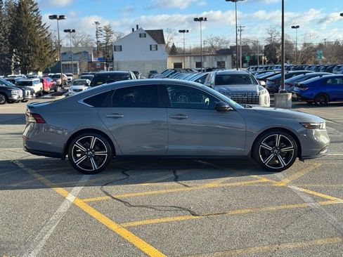 Used 2023 Honda Accord Sport image 7