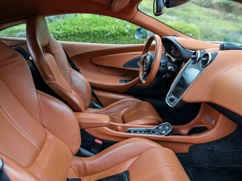 Used 2016 McLaren 570S Coupe RWD image 21