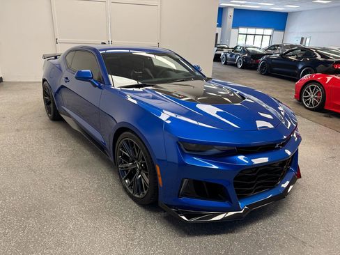 Used 2017 Chevrolet Camaro ZL1 RWD image 5