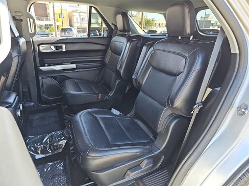 Used 2023 Ford Explorer Limited image 16