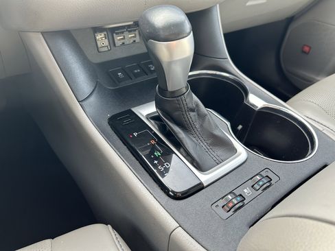 Used 2019 Toyota Highlander Limited image 15