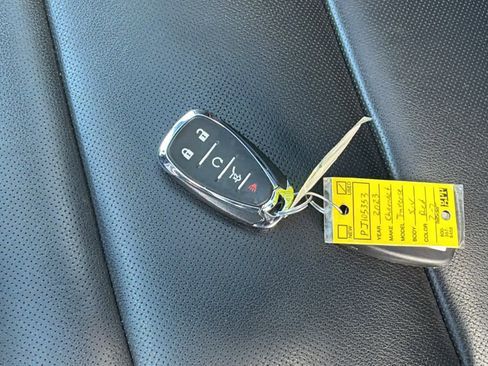 Used 2023 Chevrolet Traverse Premier image 21