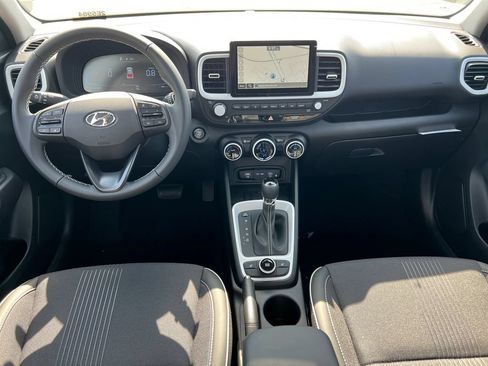 Used 2025 Hyundai Venue Limited FWD image 22