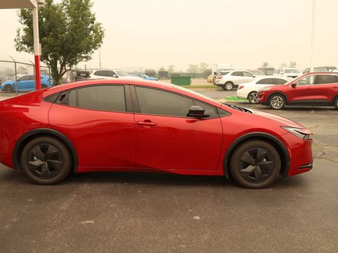 Used 2026 Toyota Prius LE FWD image 4