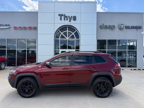 Used 2020 Jeep Cherokee Trailhawk AWD/4WD image 40