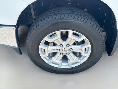 Used 2017 Nissan Titan SV AWD/4WD image 24