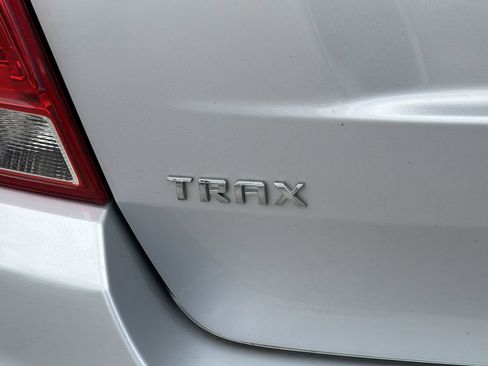 Used 2022 Chevrolet Trax LT w/ LT Convenience Package FWD image 9