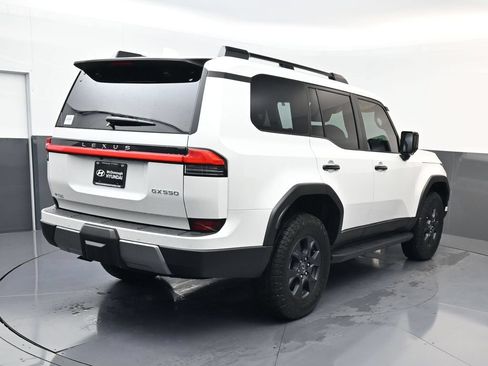 Used 2024 Lexus GX 550 AWD/4WD image 3
