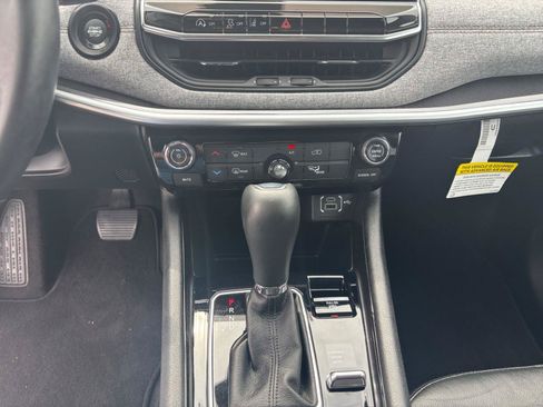 Used 2022 Jeep Compass Latitude AWD/4WD image 12