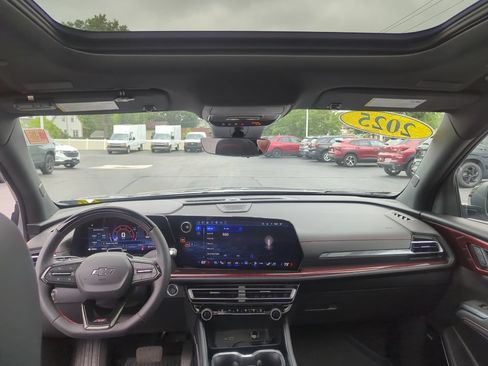Used 2025 Chevrolet Traverse RS AWD/4WD image 28