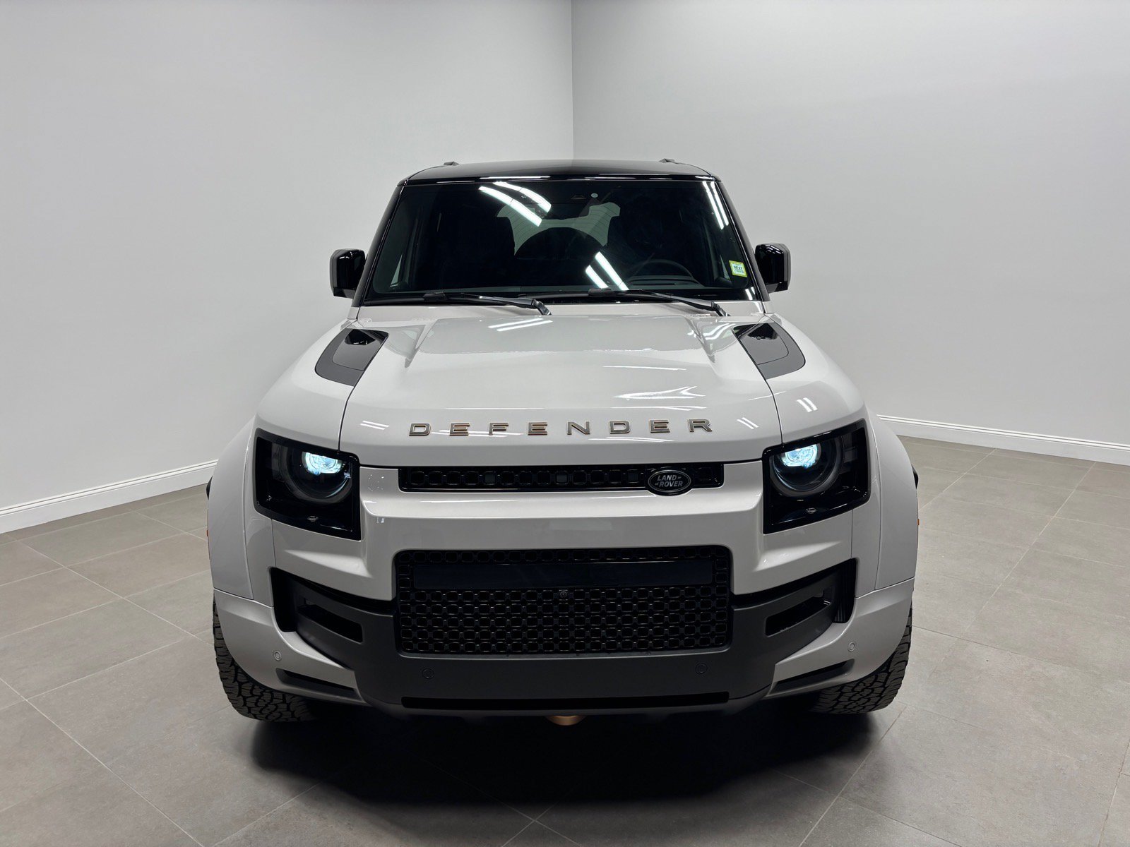 New 2026 Land Rover Defender 110 OCTA AWD/4WD image 3